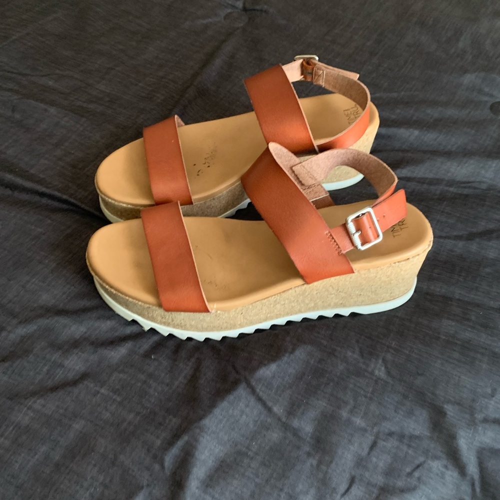 Womens sandals wore once size 9